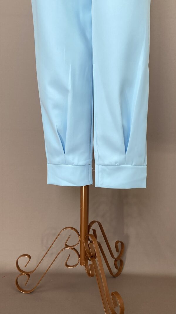 CONJ AZUL TOM PASTEL - CALÇA E COLETE - Image 4