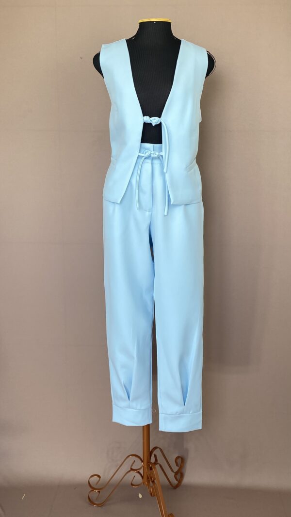 CONJ AZUL TOM PASTEL - CALÇA E COLETE - Image 6